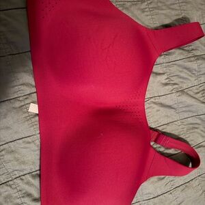 Victoria's Secret Wireless Feather Max Seamless Bra in Burgundy